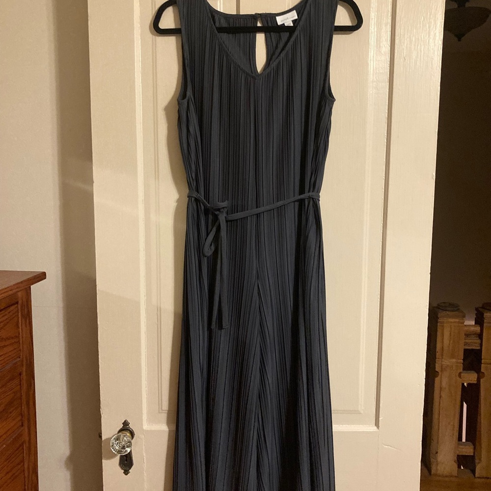Elegant gray sleeveless jumpsuit